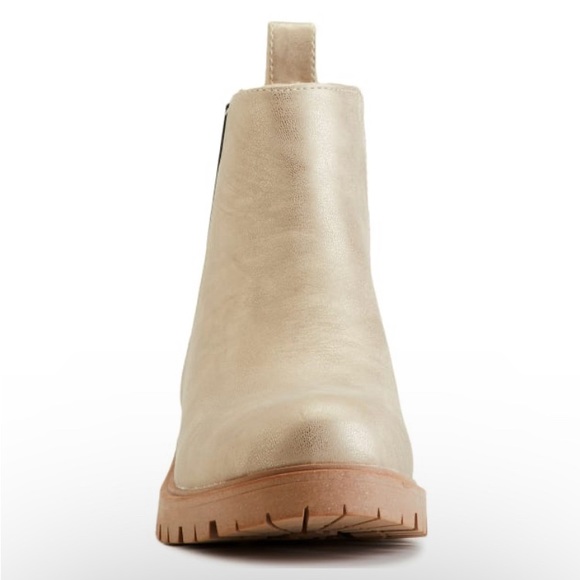 New Womens Sz 9 Seven7 light gold Chelsea slip on business casual boots - Picture 6 of 14